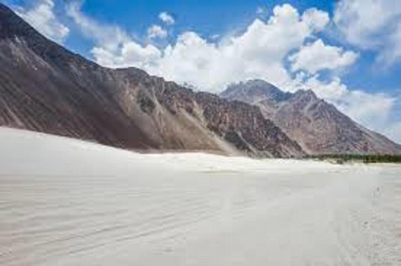 The Sky Desert ,Hunder , Nubra Hotel Charasa Luaran gambar